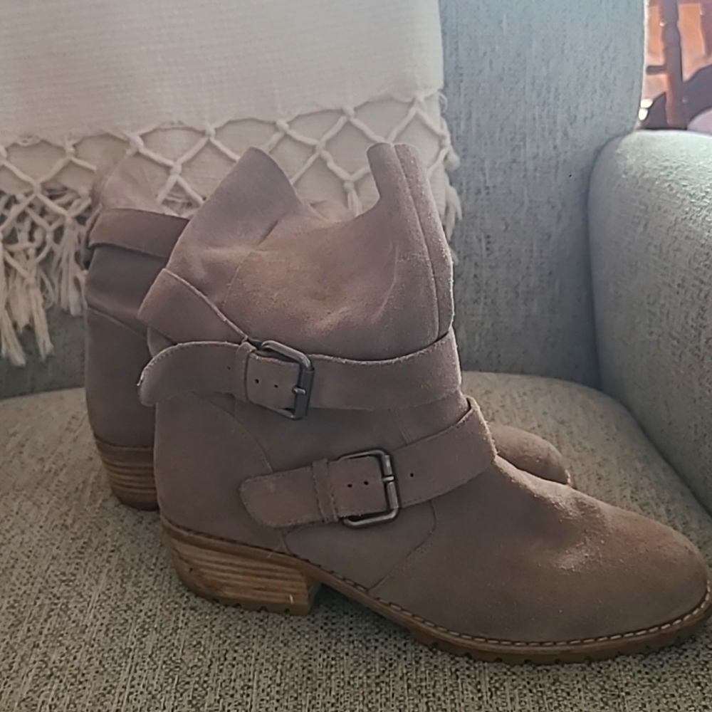 DV by Dolce Vita Booties sz 8